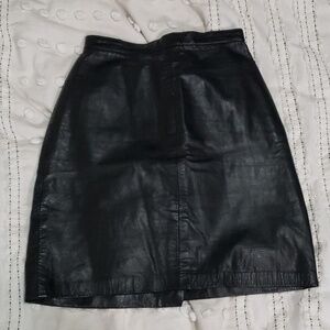 Vintage women's black mini skirt leather xs (as is button)